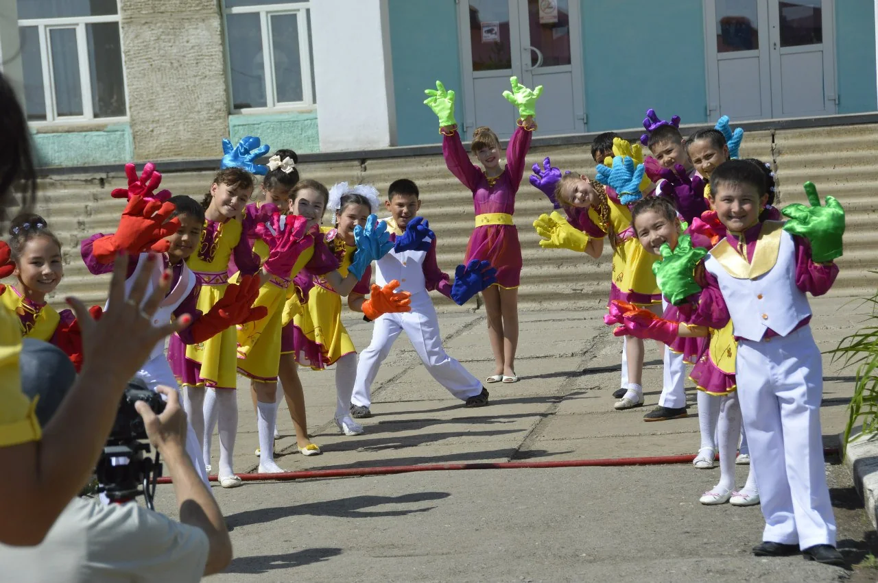 Яркое выступление ансамбля Сулпан на улице